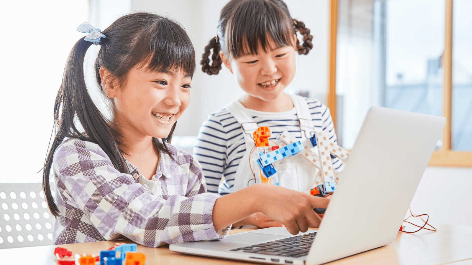 #SmartScreenTime: 3 Movies That Teach Kids STEM Skills